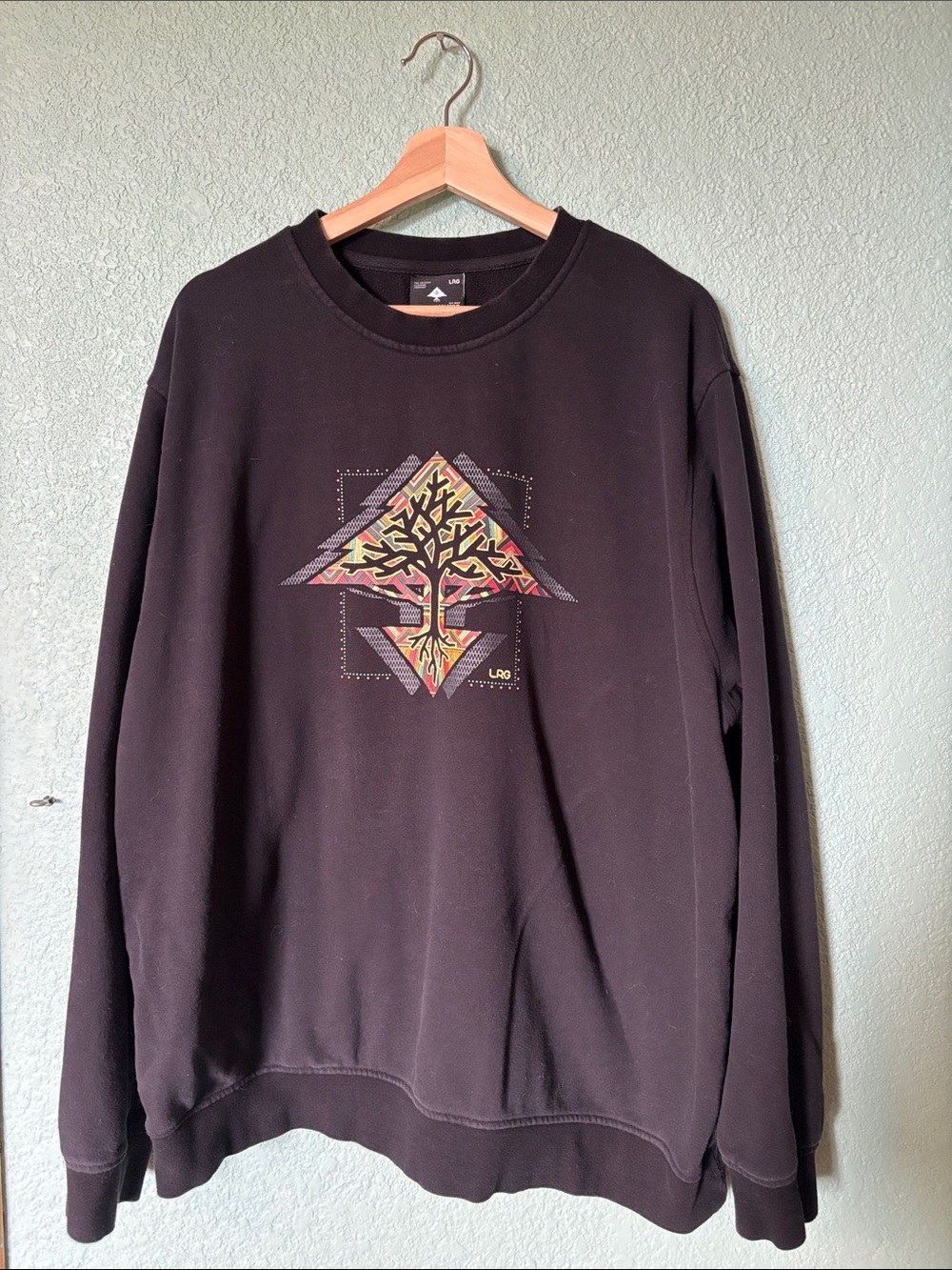 Lrg Black Crewneck Sweatshirt with Multicolor Tree Graphic Men’s Size 2X Good